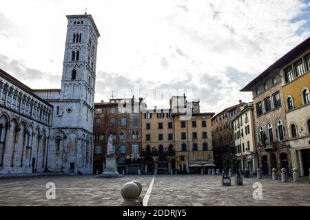 Lucca, Italia - 9 luglio 2017: Veduta della Chiesa di San Michele in Foro nel centro storico di Lucca Foto Stock