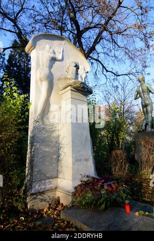 Wien, Vienna: Tomba d'onore di Johannes Brahms a Zentralfriedhof (Cimitero Centrale) nel 11. Simmering, Vienna, Austria Foto Stock