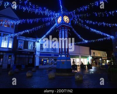 Sheerness, Kent, Regno Unito. 26 Novembre 2020. Le luci di Natale nel luogo di ritrovo di Sheerness, Kent nel quartiere di Swale. Credit: James Bell/Alamy Live News Foto Stock