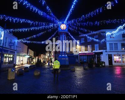 Sheerness, Kent, Regno Unito. 26 Novembre 2020. Le luci di Natale nel luogo di ritrovo di Sheerness, Kent nel quartiere di Swale. Credit: James Bell/Alamy Live News Foto Stock