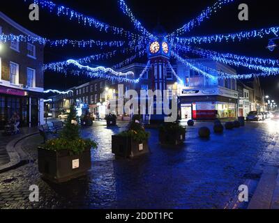 Sheerness, Kent, Regno Unito. 26 Novembre 2020. Le luci di Natale nel luogo di ritrovo di Sheerness, Kent nel quartiere di Swale. Credit: James Bell/Alamy Live News Foto Stock