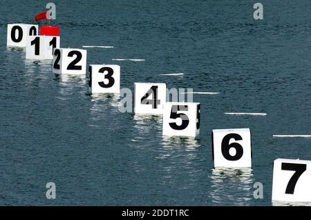 Linea di partenza per canoa e kayak sul lago artificiale Idroscalo, a Milano Foto Stock