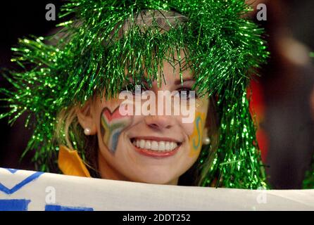 Sudafricana sostenitrice ragazza allegra durante la partita finale Inghilterra vs Sud Africa, della Coppa del mondo di Rugby Francia 2007, a Parigi. Foto Stock