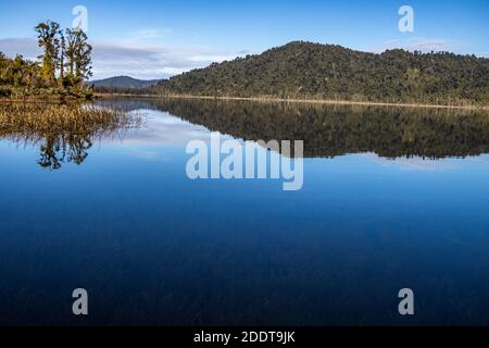 Il lago di Ianthe, West Coast, Nuova Zelanda
