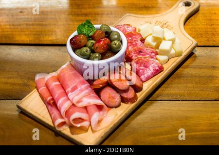 Salumi presso un bar locale a Cagayan de Oro City, Filippine Foto Stock