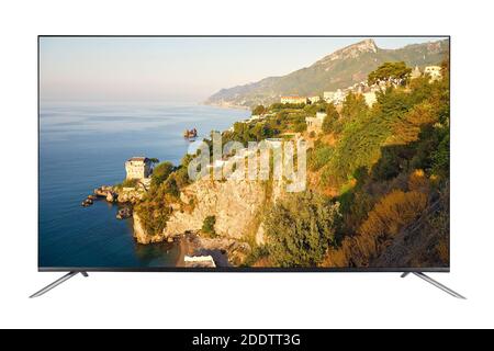 TV 4K moderno con immagine del paesaggio estivo attivata La Costiera Amalfitana in Italia isolata su sfondo bianco Foto Stock