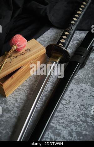 Primo piano della battaglia giapponese spada katana Foto Stock