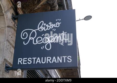 Bordeaux , Aquitaine / Francia - 11 11 2020 : testo reggente del bistrot e logo del marchio di franchising catena francese di ristoranti Foto Stock