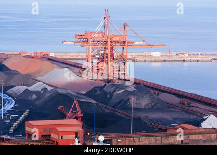 EBHI - European Bulk Handling Installation - gestisce il terminale utilizzato per lo scarico di materiale secco nel porto di Gijón, El Musel. Gijón, Principato di AS Foto Stock