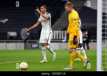 LONDRA, INGHILTERRA. IL 26 NOVEMBRE Carlos Vinicius celebra il suo secondo goal durante la partita UEFA Europa League Group J tra Tottenham Hotspur e PFC Ludogorets Razgrad al Tottenham Hotspur Stadium di Londra giovedì 26 novembre 2020. (Credit: Jon Bromley | MI News) Credit: MI News & Sport /Alamy Live News Foto Stock