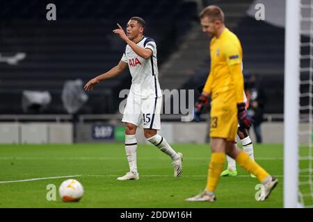 LONDRA, INGHILTERRA. IL 26 NOVEMBRE Carlos Vinicius festeggia il suo secondo gol passato al portiere di Ludovorets Plamen Iliev durante la partita UEFA Europa League Group J tra Tottenham Hotspur e PFC Ludogorets Razgrad al Tottenham Hotspur Stadium di Londra giovedì 26 novembre 2020. (Credit: Jon Bromley | MI News) Credit: MI News & Sport /Alamy Live News Foto Stock