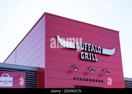 Bordeaux , Aquitaine / Francia - 11 11 2020 : Buffalo Grill ristorante testo segno e logo davanti a catena di steakhouses in Francia Foto Stock