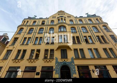 Cat House, a 10 Meistaru iela, in stile medievale con alcuni elementi di Art Nouveau, dall'architetto Friedrich Scheffel, riga, Lettonia Foto Stock