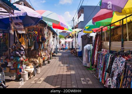 Mercato sulla strada principale di Ubud, Bali, Indonesia Foto Stock