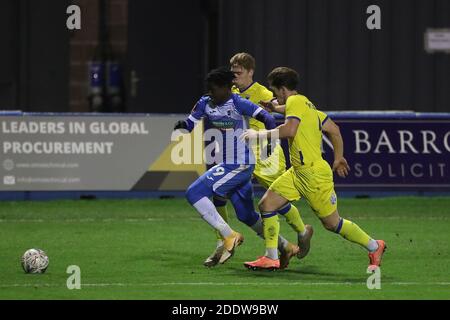 BARROW A FURNESS, INGHILTERRA. 26 NOVEMBRE Jayden Reid di Barrow durante la partita della fa Cup tra Barrow e AFC Wimbledon all'Holker Street, Barrow-in-Furness giovedì 26 novembre 2020. (Credit: Mark Fletcher | MI News) Credit: MI News & Sport /Alamy Live News Foto Stock