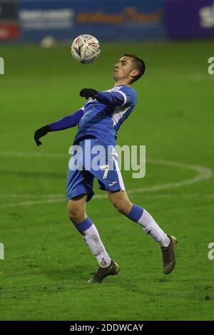 BARROW A FURNESS, INGHILTERRA. 26 NOVEMBRE Callum Gribbin di Barrow durante la partita della fa Cup tra Barrow e AFC Wimbledon a Holker Street, Barrow-in-Furness giovedì 26 novembre 2020. (Credit: Mark Fletcher | MI News) Credit: MI News & Sport /Alamy Live News Foto Stock