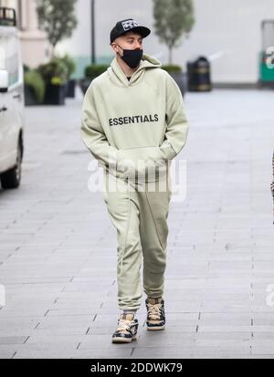 Roman Kemp ha visto uscire dai Global radio Studios di Londra. Foto Stock