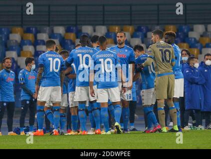 Napoli, CAMPANIA, ITALIA. 26 Nov 2020. 26/11/2020 stadio San Paolo, europa Leaghue di calcio di s incontro tra SSC Napoli vs Rijeka.in foto: i gioielli del napoli scendono in campo con la maglia di Maradona Credit: Fabio Sasso/ZUMA Wire/Alamy Live News Foto Stock