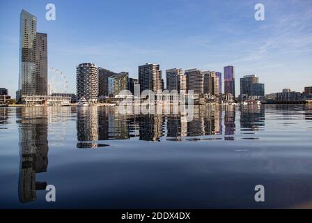 Melbourne Australia : moderna architettura di appartamenti a Melbourne Docklands. Foto Stock