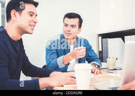 Persone di affari occasionali nella riunione Foto Stock