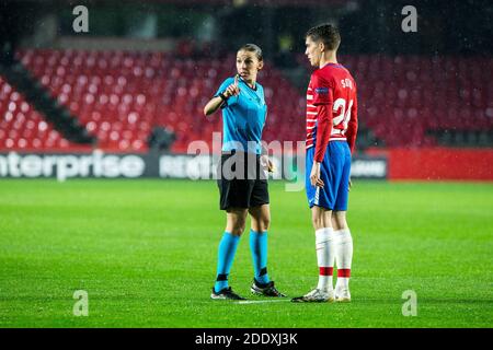 Stephanie Frappart, arbitro con Alberto Soro di Granada durante la UEFA Europa League, partita di calcio del Gruppo e tra Grana / LM Foto Stock