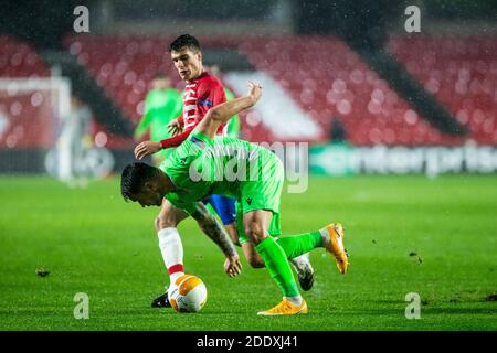 Jesus Vallejo di Granada e Kiko di Omonia durante la UEFA Europa League, partita di calcio del Gruppo e tra Granada CF e Omo / LM Foto Stock