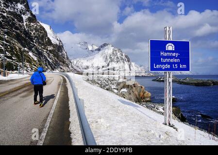 Paesaggio norvegese vicino Reine Resort in arcipelago Lofoten, Norvegia, Europa Foto Stock