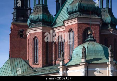 Torri, dettaglio della cattedrale di Poznan, sull'isola Ostrow Tumski tra la Cybina e fiume Warta, Polonia. Foto Stock