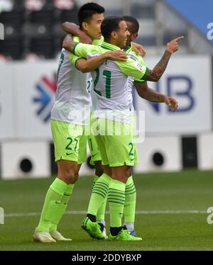 Doha, Qatar. 27 Nov 2020. Jonathan Viera (C) del Beijing FC celebra il suo obiettivo durante la partita di calcio del Gruppo e della AFC Champions League tra il Beijing FC e la Melbourne Victory a Doha, Qatar, 27 novembre 2020. Credit: Nikku/Xinhua/Alamy Live News Foto Stock