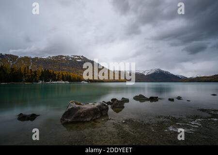 Lago di Kanas a xinjiang Foto Stock