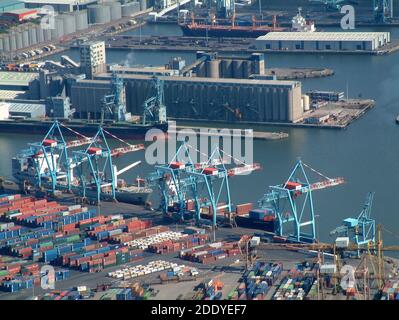 Fotografia aerea Liverpool Peel Ports Freeport, Seaforth Foto Stock