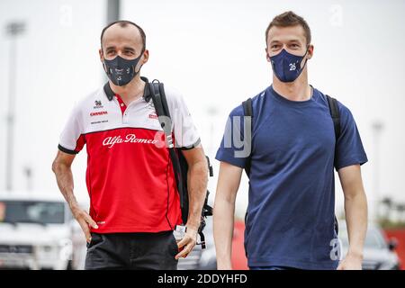 Sakhir, Bahrein. 27 novembre 2020. KUBICA Robert (pol), Reserve driver di Alfa Romeo Racing ORLEN, KVYAT Daniil (rus), Scuderia AlphaTauri Honda AT01, ritratto durante il Gran Premio del Golfo Air Bahrain di Formula 1 2020, dal 27 al 29 novembre 2020 sul circuito Internazionale del Bahrain, a Sakhir, Bahrain - Photo Florent Gooden / DPPI / LM Credit: Gruppo editoriale LiveMedia/Alamy Live News Foto Stock