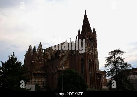 Verona, Italia, Provincia Verona - 3 luglio 2019: Chiesa di San fermo maggiore costruita in stile romanico e gotico nel centro di Verona Foto Stock