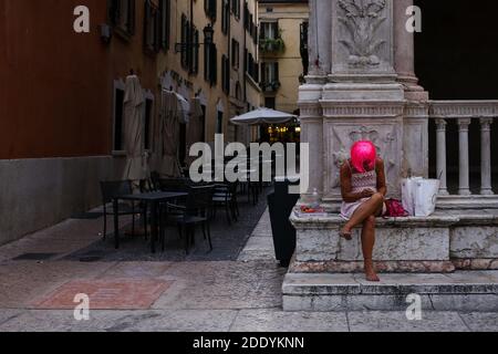 Italia, Verona - 02 luglio 2020: Piazza dei Signori - piazza della città di Verona Foto Stock