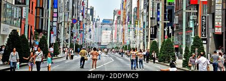 Chuo Dori Street a Ginza, Tokyo, Giappone Foto Stock