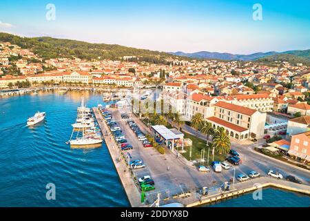 Korcula. Città di vela Luka sul lungomare di Korcula vista aerea, arcipelago della Dalmazia meridionale, Croazia Foto Stock