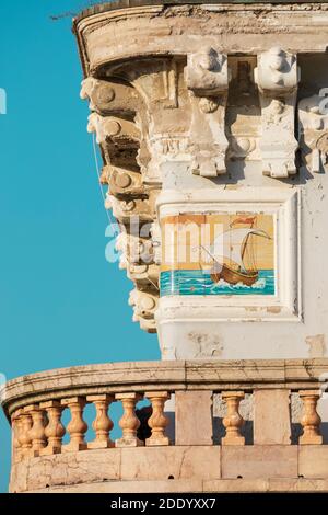 Dettaglio facciata dell'Hotel Imperiale di Viareggio, esempio di stile architettonico Art Nouveau tipico della cittadina costiera toscana. Foto Stock