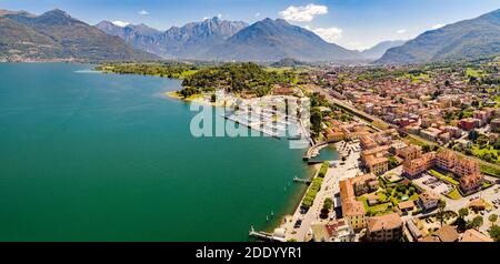 Veduta aerea della città di Colico sul Lago di Como Foto Stock