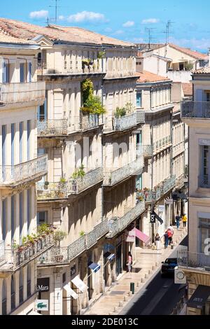 Nimes (Francia sud-orientale): Immobili nel centro della città, edifici lungo la "Avenue du General Perrier" Foto Stock