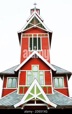 Dettagli architettonici della Chiesa di Buksnes nella città di Gravdal, isole Lofoten, Norvegia, Europa Foto Stock