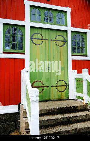 Dettagli architettonici della Chiesa di Buksnes nella città di Gravdal, isole Lofoten, Norvegia, Europa Foto Stock