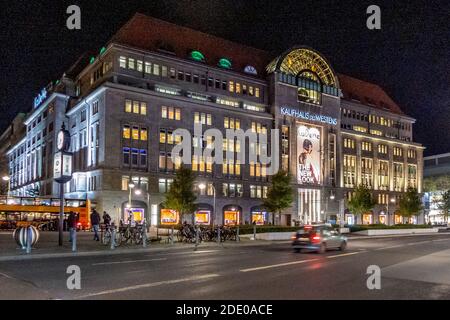 Berlino, 3 novembre 2016: Il grande magazzino Ka De We (Kaufhaus Des Westens) di Berlino Foto Stock