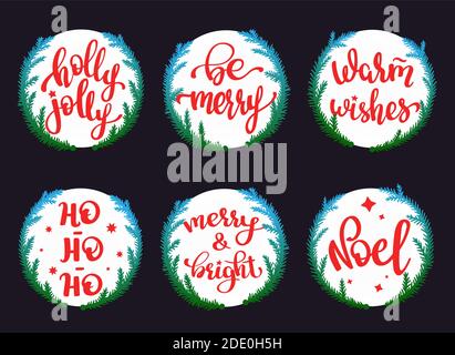 Set di tag natalizi rotondi con scritte festive e rami in abete rosso. Etichette e adesivi natalizi per decorare le vacanze invernali Illustrazione Vettoriale