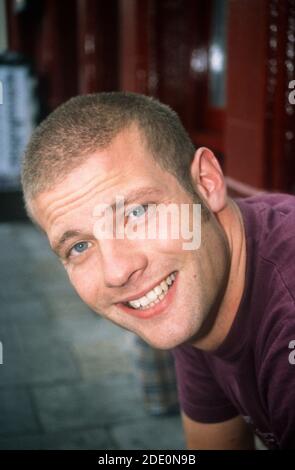 Dermot o'Leary fuori dal pub Barfly a Camden , 1 agosto 2000, Londra, Inghilterra, Regno Unito. Foto Stock