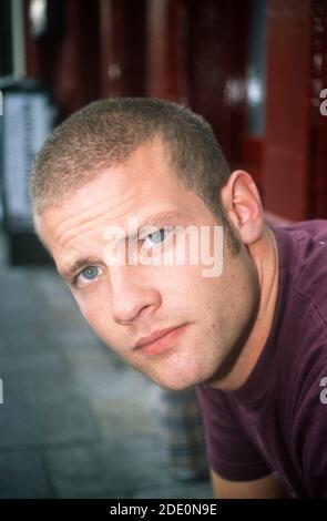 Dermot o'Leary fuori dal pub Barfly a Camden , 1 agosto 2000, Londra, Inghilterra, Regno Unito. Foto Stock