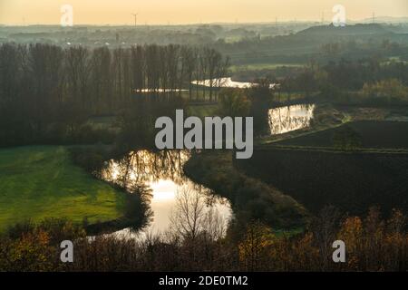 Lippe Auen, antico affluente del fiume Lippe, vicino Hamm, NRW, Germania Foto Stock