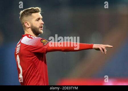 Birkenhead, Regno Unito. 27 Nov 2020. Connor Franklin di Brackley Town guarda sopra. Emirates fa Cup, 2° round match, Tranmere Rovers contro Brackley Town a Prenton Park, Birkenhead, Wirral venerdì 27 novembre 2020. Questa immagine può essere utilizzata solo per scopi editoriali. Solo per uso editoriale, è richiesta una licenza per uso commerciale. Nessun uso in scommesse, giochi o un singolo club/campionato/giocatore publications.pic di Chris Stading/Andrew Orchard sports photography/Alamy Live News Credit: Andrew Orchard sports photography/Alamy Live News Foto Stock