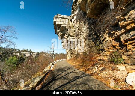 Castle Point Carriage Road Switchback nel Lake Minnewaska state Park Conserva Foto Stock