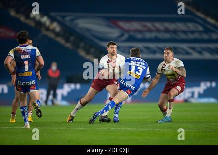 KCOM Stadium, Hull, Yorkshire, Regno Unito. 27 Nov 2020. Betfred Super League Grand Final Rugby, Warriors Wigan contro Saint Helens Saints; Louie McCarthy-Scarsbrook di St Helens corre in contatto Credit: Action Plus Sports/Alamy Live News Foto Stock