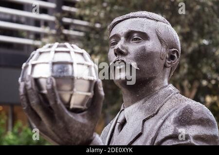 Statua di H G Wells, Woking Foto Stock
